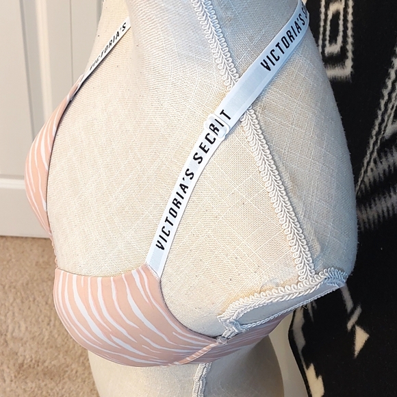 💕GUC Victoria's Secret Ladie's T-Shirt Lightly Lined Demi Underwire Bra, 32D - Picture 4 of 10